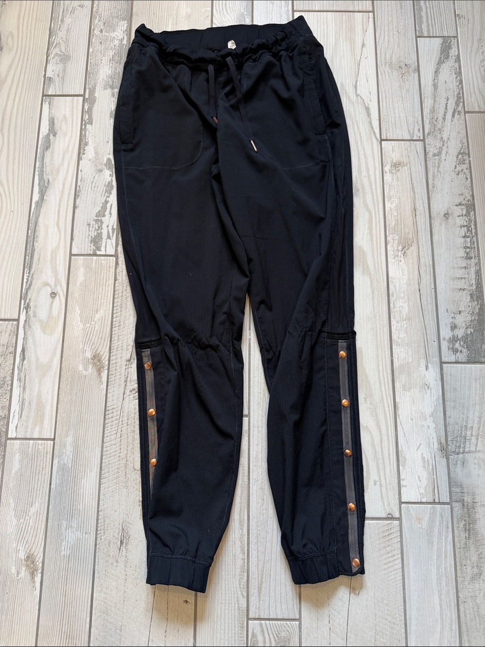 Lululemon Black women’s Jogger Pants with Snap Side Trim. Breathable